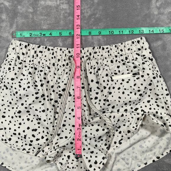 Vuori Clementine Shorts Medium Lined Animal Print Athleisure Running Stretch - Picture 6 of 8